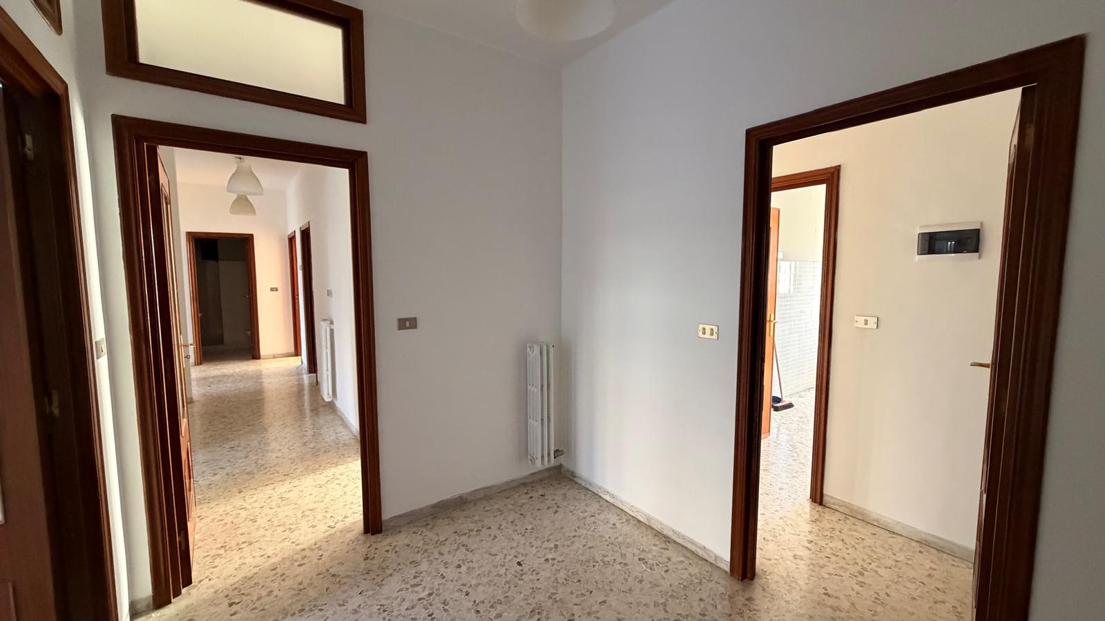 P R E Z Z O R I B A S S A T O - Centrale Appartamento Con Ascensore.
